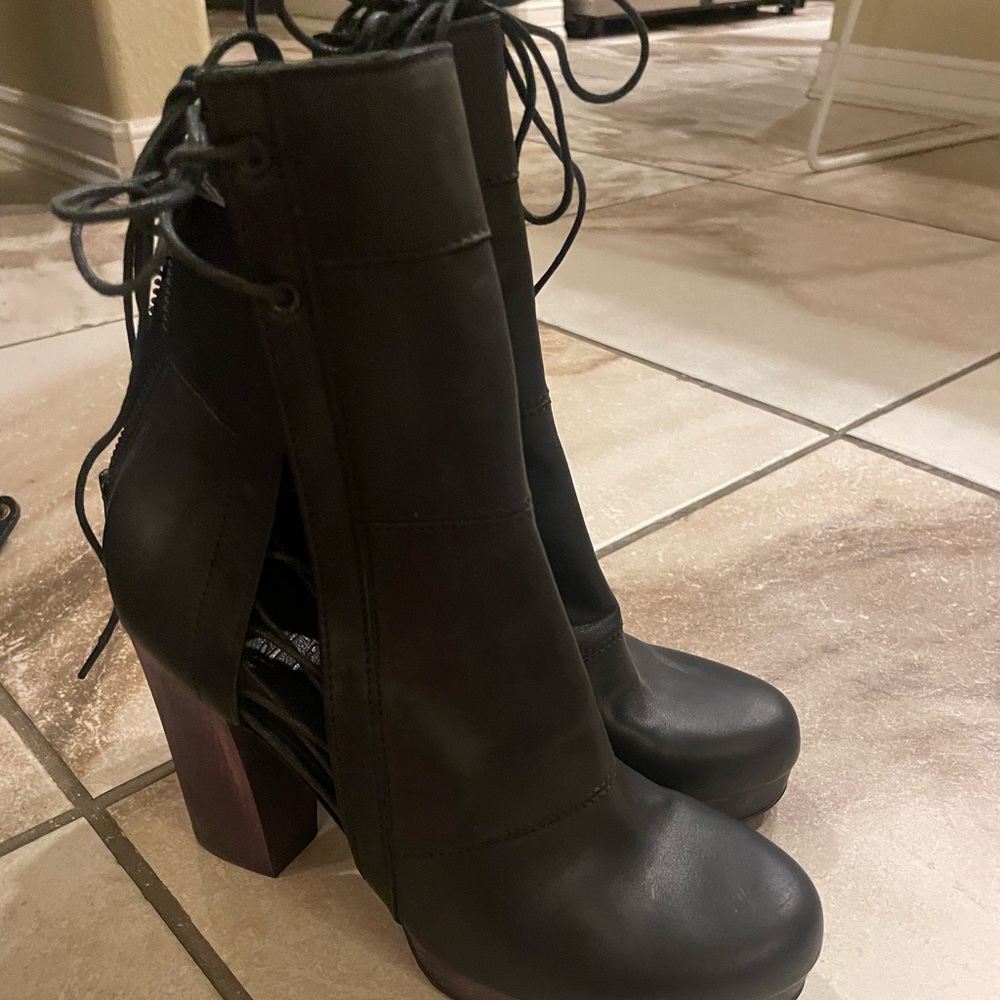 LD Tuttle Tie Up Lace Leather Boots Size 38 1/2 EU/ 8.5 US Women’s